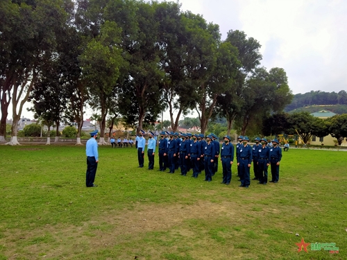 Sư đoàn 363 tổ chức Hội thi cán bộ trung đoàn huấn luyện điều lệnh giỏi năm 2022